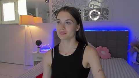 LuisaClover online show from July 2026 12:47:01 PM