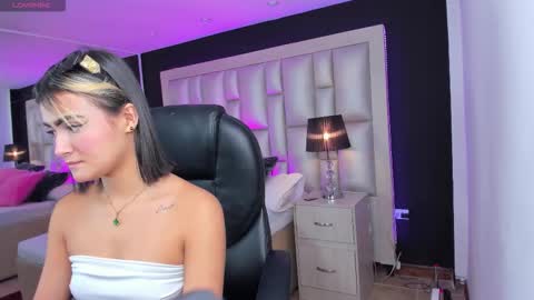 Luisa  online show from November 2025 04:33:01 PM