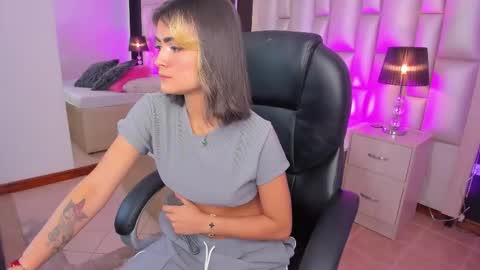 Luisa  online show from December 2025 02:23:01 PM