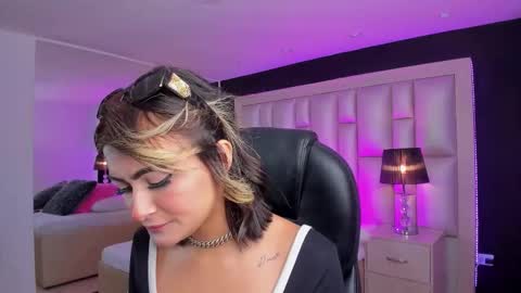 Snapshot of luisajonnes_ chatting on December 2025 05:30:01 PM Luisa online show from December 2025 05:30:01 PM