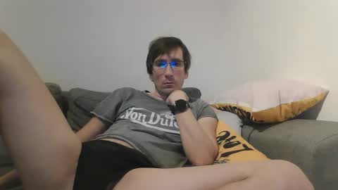 Luis online show from December 2025 10:19:01 PM