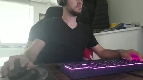lukasschoetz online show from May 2026 12:23:01 PM