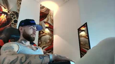 Snapshot of luke_davis01 chatting on June 2026 01:06:02 PM LUKE online show from June 2026 01:06:02 PM