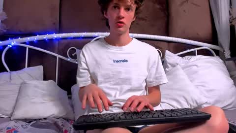 Snapshot of luke_sweet chatting on May 2026 01:07:02 PM Luke online show from May 2026 01:07:02 PM
