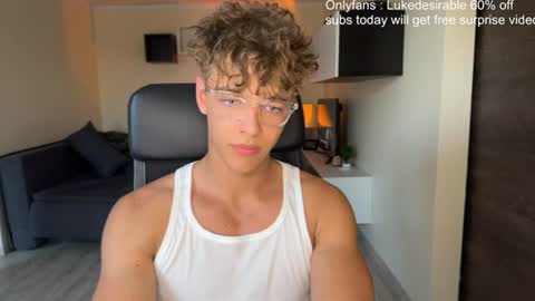 Snapshot of lukedesirable chatting on June 2026 06:52:01 PM lukedesirable online show from June 2026 06:52:01 PM