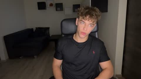 Snapshot of lukedesirable chatting on July 2026 10:42:01 PM lukedesirable online show from July 2026 10:42:01 PM