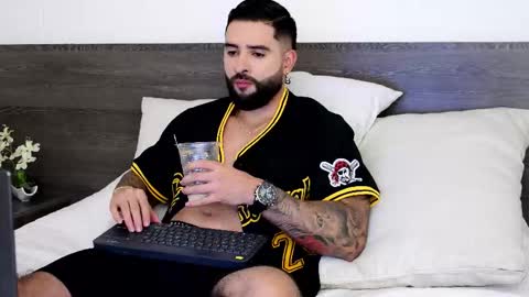 Lukhas f4f online show from October 2025 10:44:01 PM