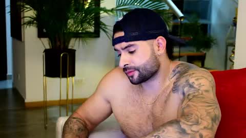 Lukhas f4f online show from April 2026 12:17:01 AM