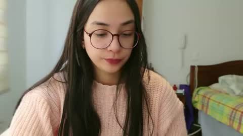 Snapshot of lulibee_ chatting on June 2026 01:54:02 PM Luli online show from June 2026 01:54:02 PM