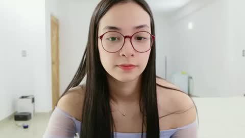 Snapshot of lulibee_ chatting on July 2026 12:18:02 PM Luli online show from July 2026 12:18:02 PM