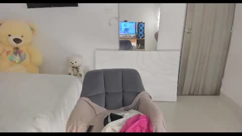 Snapshot of lulu_russell chatting on July 2026 07:00:02 AM LULU online show from July 2026 07:00:02 AM