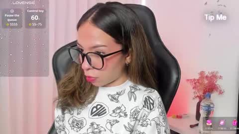 luluuberry online show from December 2025 12:53:02 PM