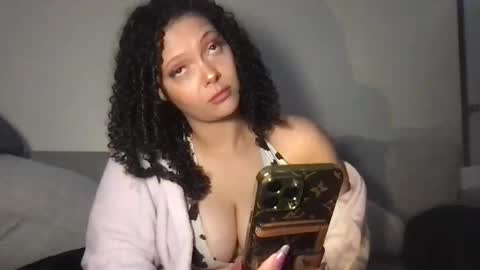 Snapshot of luluvalenttine chatting on November 2025 06:41:02 PM LuLu Valenttine Hot Sexy HawaiianCape Verde online show from November 2025 06:41:02 PM