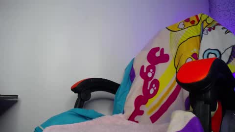 Snapshot of luly_blue chatting on April 2026 04:05:02 AM Luly online show from April 2026 04:05:02 AM