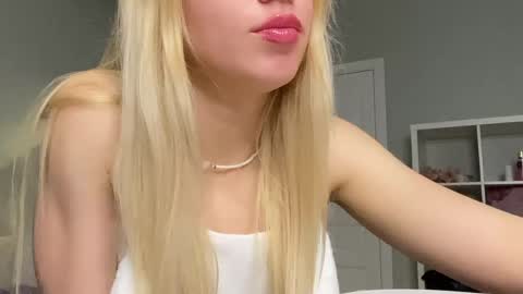 Snapshot of lumineess chatting on April 2026 07:58:02 PM Catherine online show from April 2026 07:58:02 PM