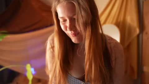 Snapshot of luminous_siren chatting on June 2026 02:17:02 PM Hannah online show from June 2026 02:17:02 PM