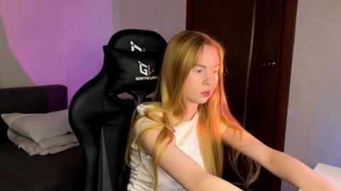 Snapshot of lumisun chatting on December 2025 05:31:01 PM Sia online show from December 2025 05:31:01 PM