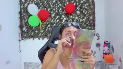 Luna  online show from November 2025 07:02:02 PM