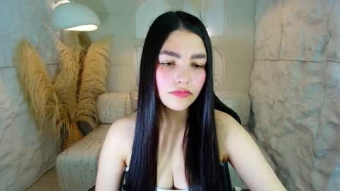 Luna online show from October 2025 07:47:01 PM