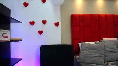 Luna And Titan  online show from March 2026 04:25:01 AM