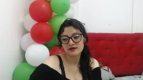 Snapshot of luna_azul_15 chatting on January 2025 02:35:02 PM dalia online show from January 2025 02:35:02 PM