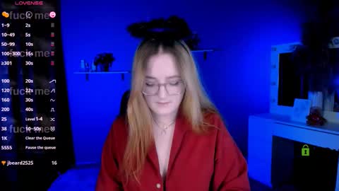 luna_berryy online show from October 2025 07:54:01 PM