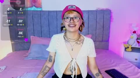 Snapshot of luna_blooms chatting on April 2026 12:32:01 PM luna_blooms online show from April 2026 12:32:01 PM