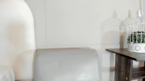 luna_bradley_ online show from April 2026 12:32:02 PM