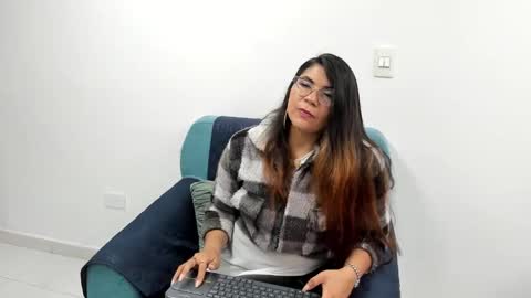 luna  online show from March 2025 11:25:02 AM