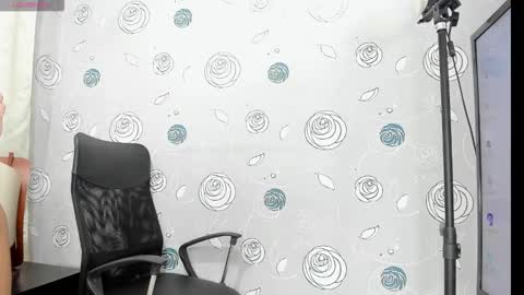 Luna Eva online show from October 2025 02:13:01 PM