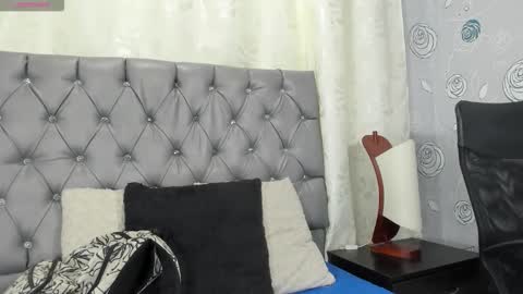 Luna Eva online show from December 2025 01:50:02 PM