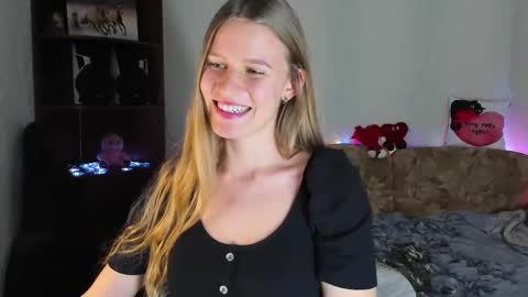 luna_evan online show from December 2024 01:16:02 PM