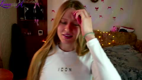 luna_evan online show from April 2026 08:32:01 AM