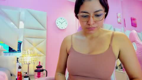 luna_hix online show from July 2026 12:10:01 PM