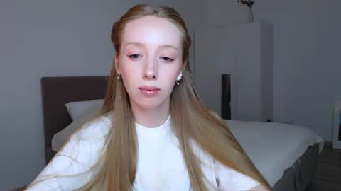 Luna online show from March 2025 10:21:01 PM