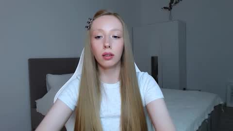 Luna online show from September 2025 08:32:01 PM