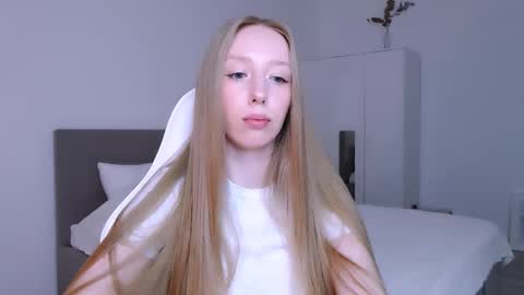 Luna online show from November 2025 08:42:01 PM