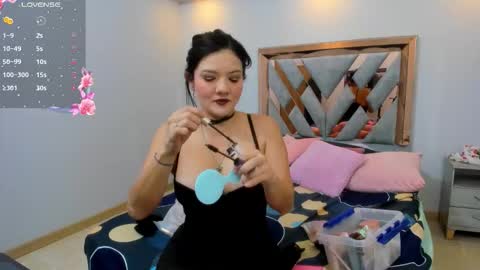 Snapshot of luna_johansson chatting on October 2025 12:13:02 PM Luna online show from October 2025 12:13:02 PM