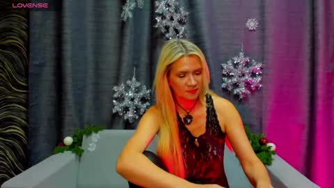 luna_lew1s online show from December 2024 08:32:02 AM