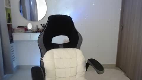 Luna online show from October 2025 06:06:01 PM