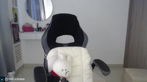 Luna online show from November 2025 07:45:02 PM