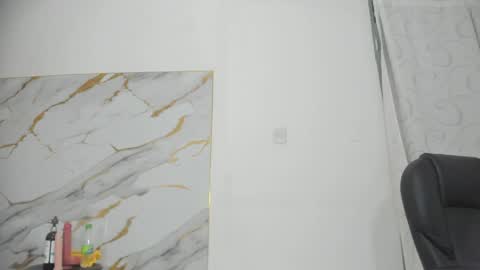 Snapshot of luna_marron chatting on May 2026 10:30:01 PM Luna online show from May 2026 10:30:01 PM