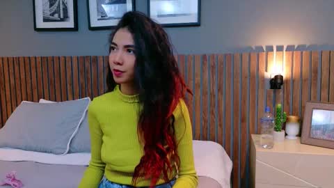 LUNA  online show from October 2025 01:17:02 PM