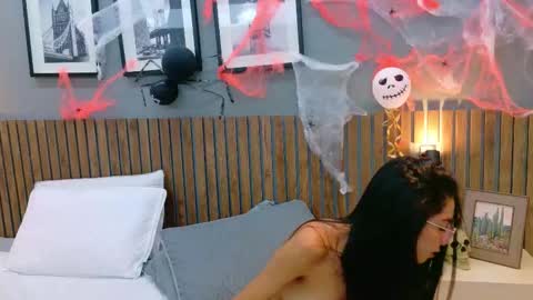 LUNA  online show from October 2025 02:43:02 PM