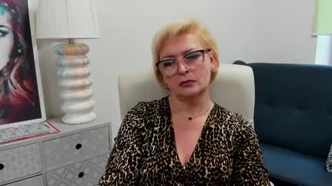 L u n a online show from May 2026 07:15:02 AM