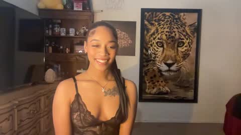 lunaa_11 online show from December 2024 05:48:01 AM