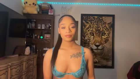 lunaa_11 online show from January 2025 06:06:01 AM