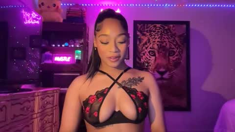 lunaa_11 online show from May 2026 05:45:02 AM