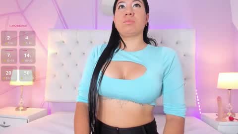 lunaa_hart online show from November 2025 07:58:01 PM