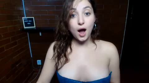 lunaa_m_ online show from February 2025 02:50:02 AM